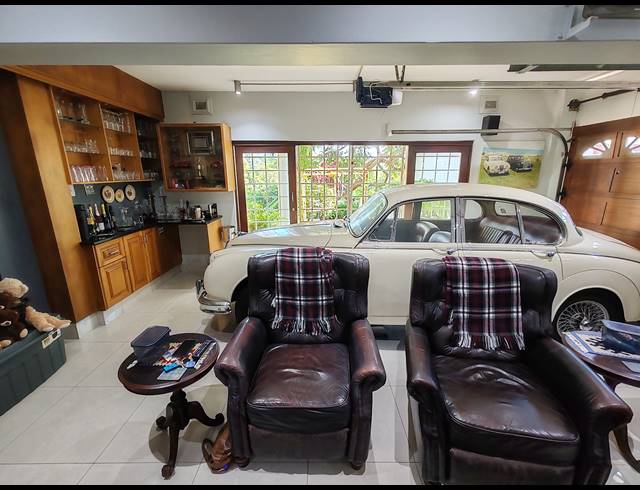 6 BEDROOM FREESTANDING FOR SALE IN ST MICHAELS ON SEA